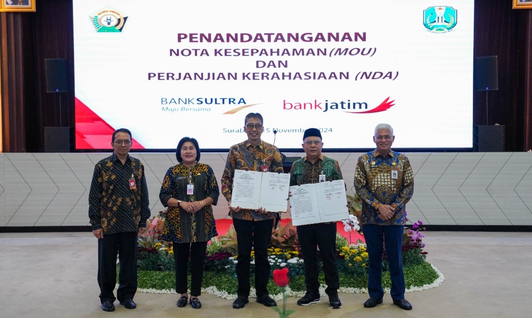 MoU diteken oleh Direktur Utama bankjatim Busrul Iman dan Direktur Utama Bank Sultra Abdul Latif pada hari Jumat (15/11)