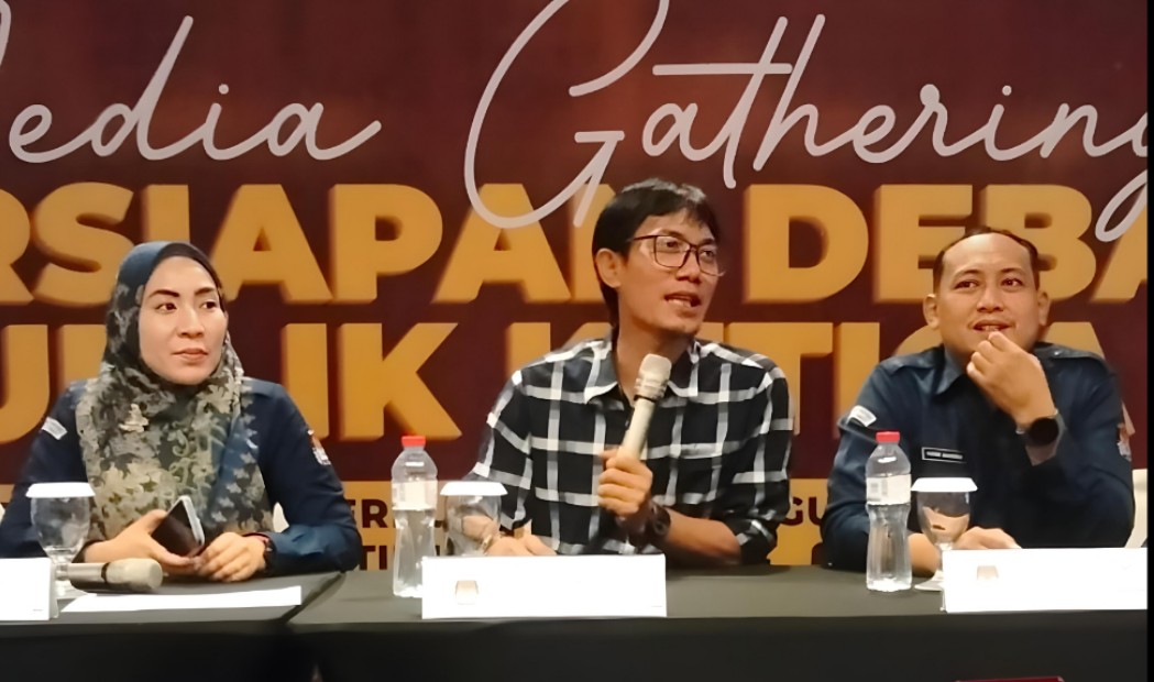 media gathering jelang debat ketiga pilkada Jatim 2024 di Grand City, Minggu (17/11/2024).