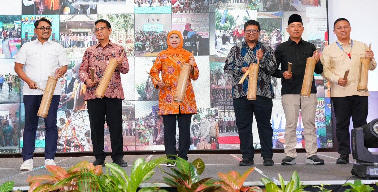 Gubernur Jawa Timur Khofifah Indar Parawansa dalam acara kick-off Program dan Pelatihan Mitra Klinik BUMDesa Jatim yang digelar KIP Foundation di Surabaya Suites Hotel, Kamis (13/3).