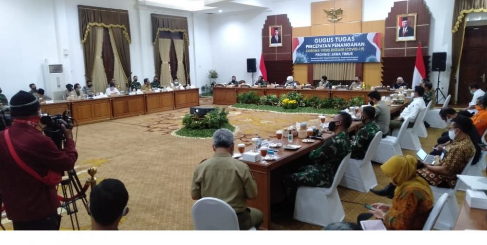 Rapat bahas PSBB di Gedung Negara Grahadi (Foto: HMP/tudji)
