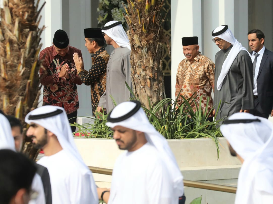 Gubernur Jawa Tengah Ganjar Pranowo mendampingi Presiden RI Joko Widodo dan Presiden UAE, Mohammad bin Zayed, meresmikan Sheikh Zayed Grand Mosque Solo, Senin (14/11/2022).