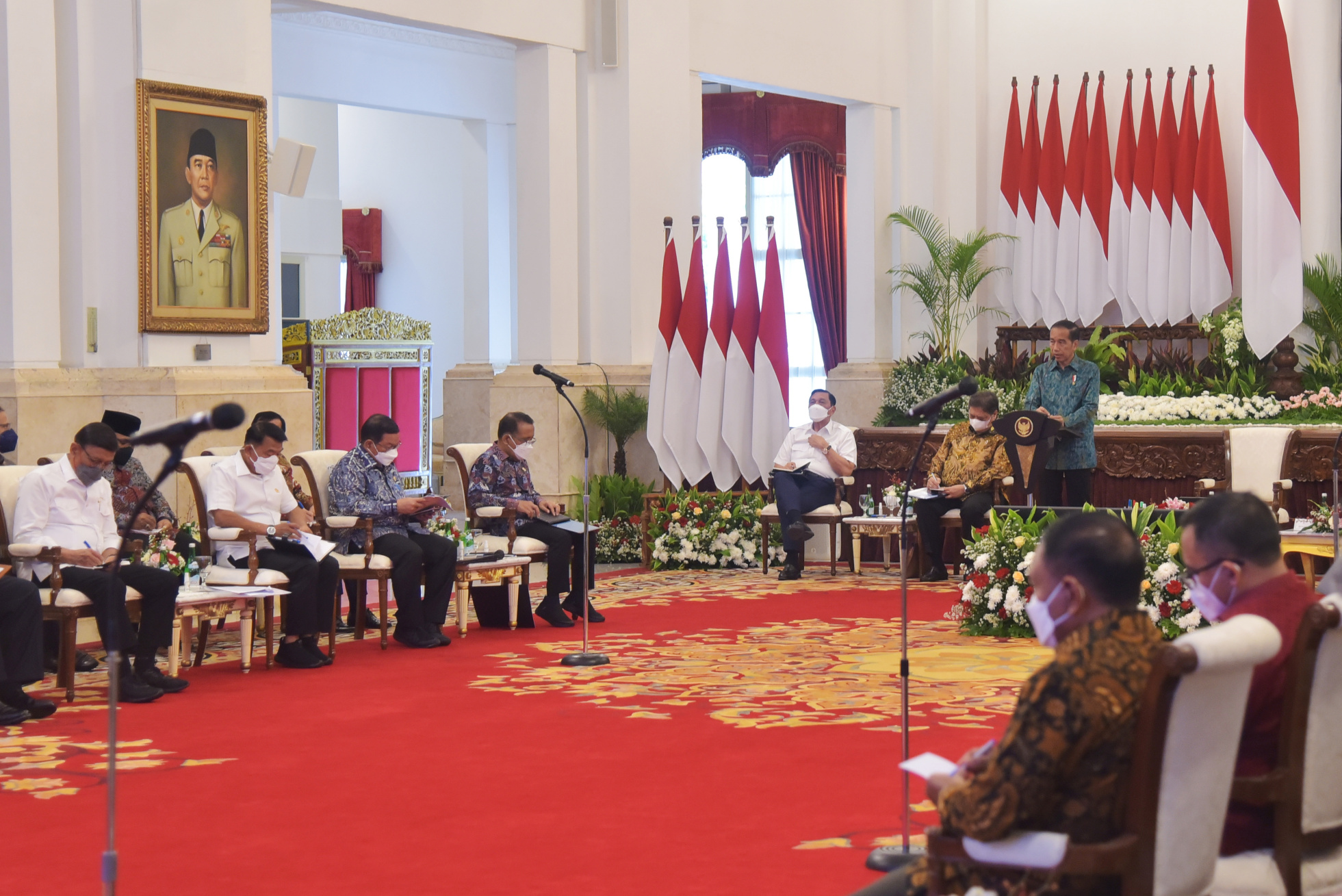 Presiden Jokowi memberikan pengantar pada Sidang Kabinet Paripurna (SKP), Selasa (6/12/2022), di Istana Negara, Jakarta. (Foto: Humas Setkab/Agung)

