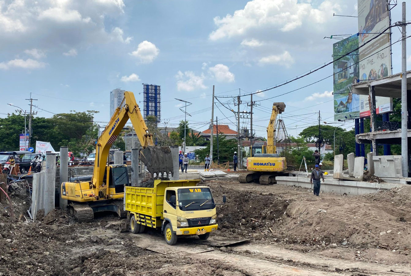 Pemkot Surabaya tetapkan sejumlah program prioritas pembangunan untuk tahun 2025. Fokus utama diarahkan pada pengembangan infrastruktur, penataan kawasan permukiman, dan peningkatan pelayanan publik.
