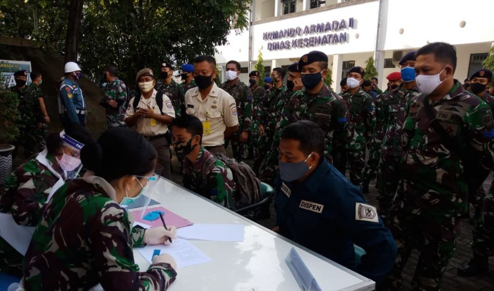 Anggota TNI AL Koarmada II jalani rapid test (Foto: ist)