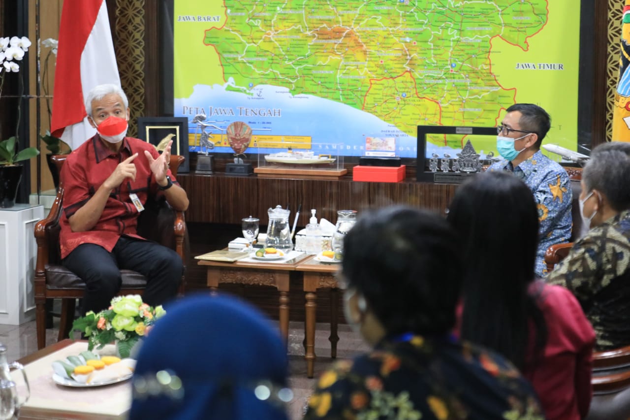 Gubernur Ganjar Pranowo SAAT menerima Kepala Perwakilan Bank Indonesia Provinsi Jawa Tengah, Rahmat Dwisaputra, di kantornya, Selasa (2/8/2022).