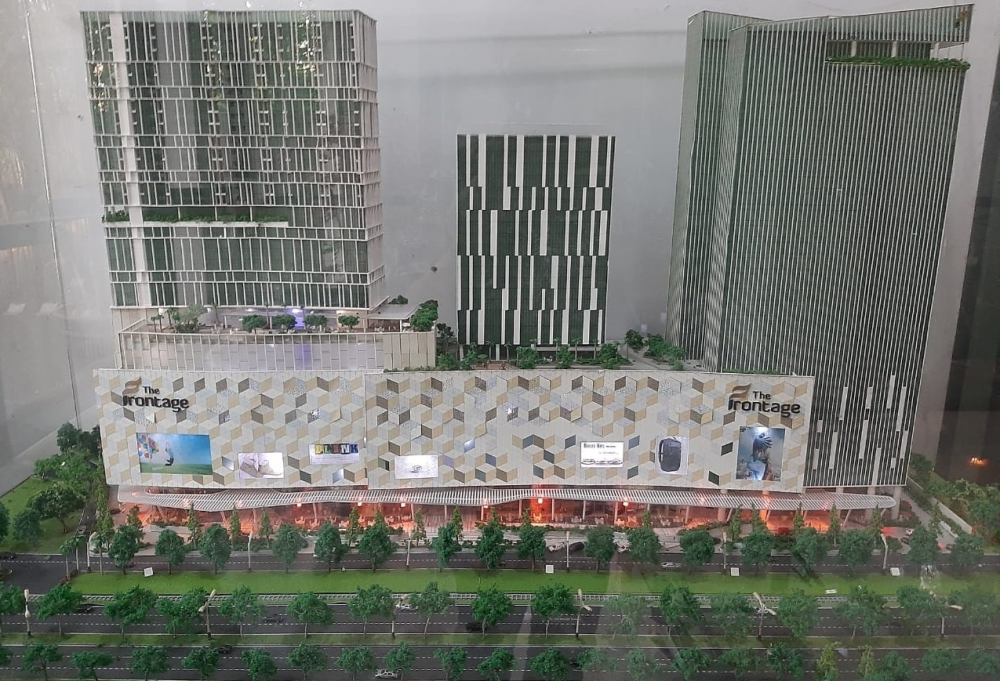 Maket Apartemen The Frontage yang masih tersisan di kantor PT TGU di Dukuh Kupang Surabaya.