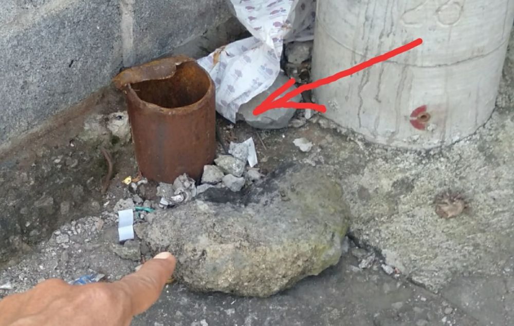 Tiang listrik milik PLN yang digergaji (Foto: HMP/tim)