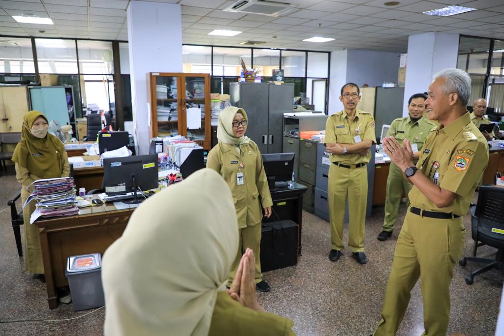 Kunjungi ASN di Kantor Gubernur, Ganjar : Saya Pamit dan Titip Tetap Jaga Integritas
