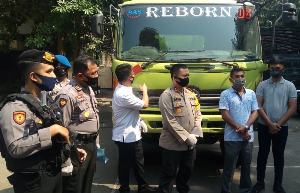 Polres Gresik tangkap pencuri dump truck (Foto: HMP/Herman Firmansyah)