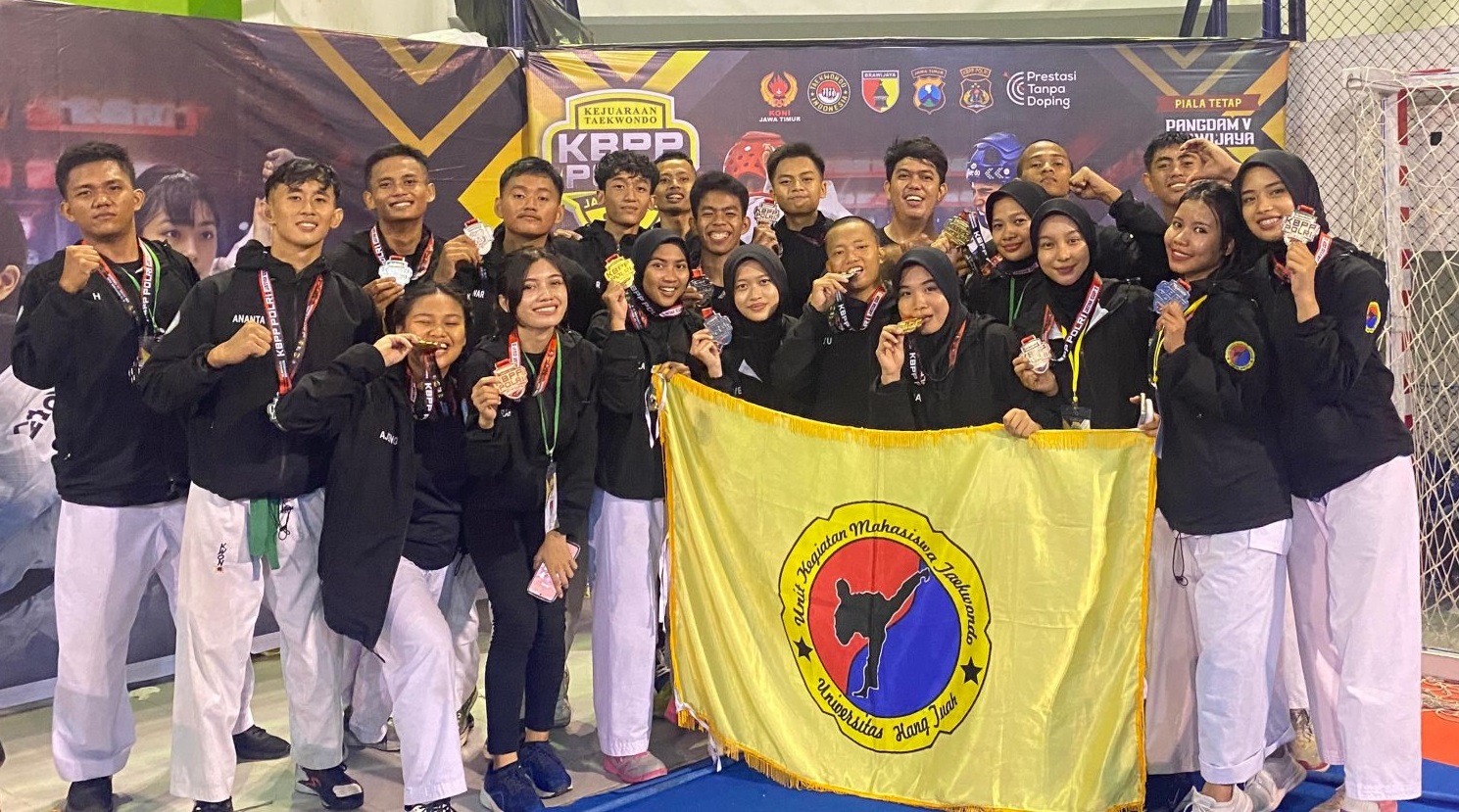  Tim Taekwondo Universitas Hang Tuah (UHT) Surabaya kembali menunjukkan tajinya di Kejuaraan KBBP Polri Cup 2024