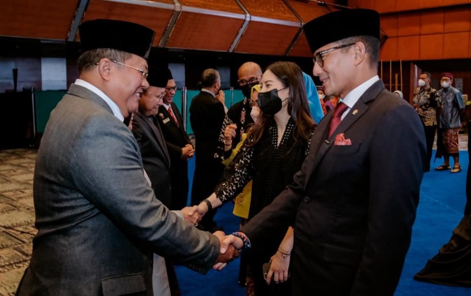 Menparekraf/Kabaparekraf Sandiaga Salahuddin Uno melantik pejabat-pejabat tinggi madya di lingkungan Kemenparekraf/Baparekraf di Balairung Soesilo Soedarman, Gedung Sapta Pesona, Jakarta Pusat, Selasa (31/1/2023)