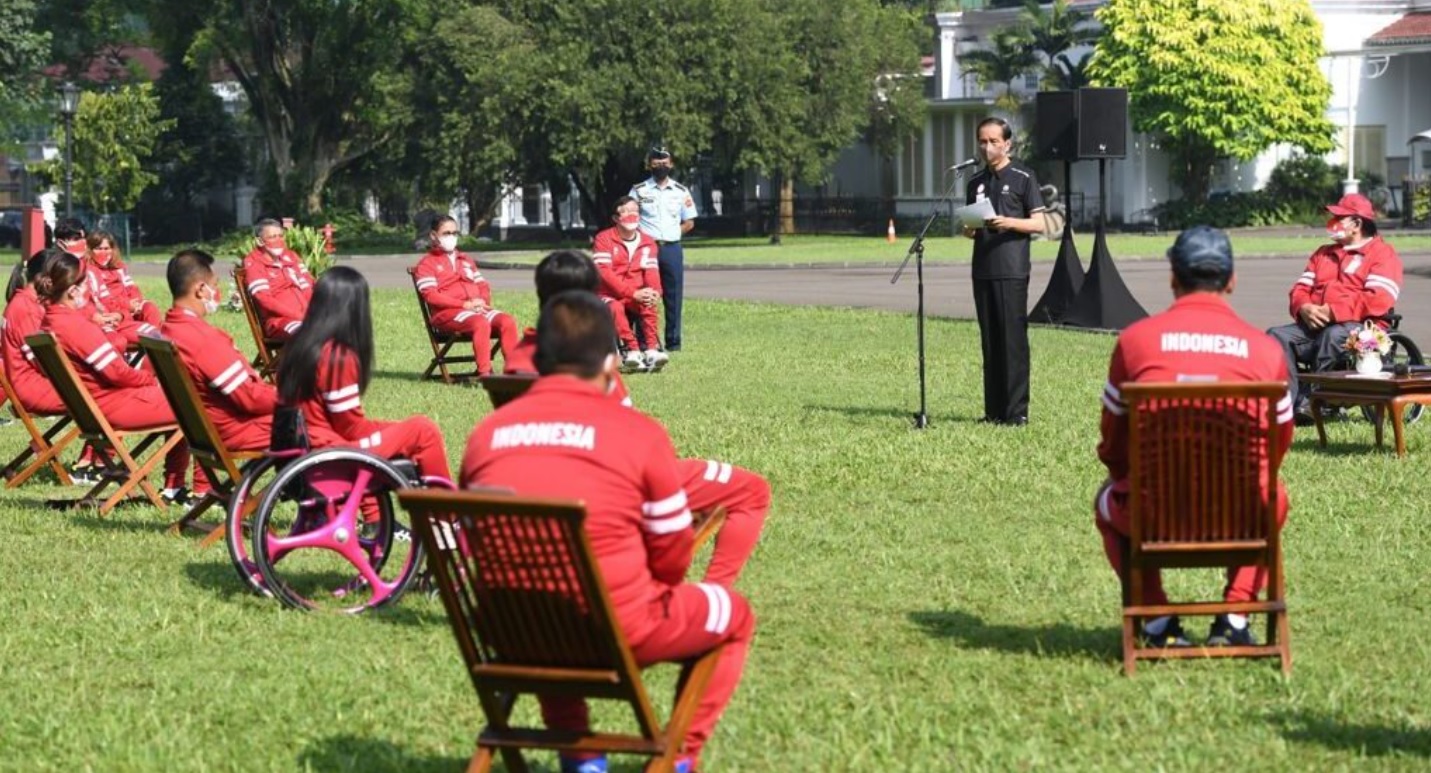 Presiden Joko Widodo menerima kontingen Indonesia di Istana Kepresidenan Bogor, Jawa Barat, pada Jumat, 17 September 2021.