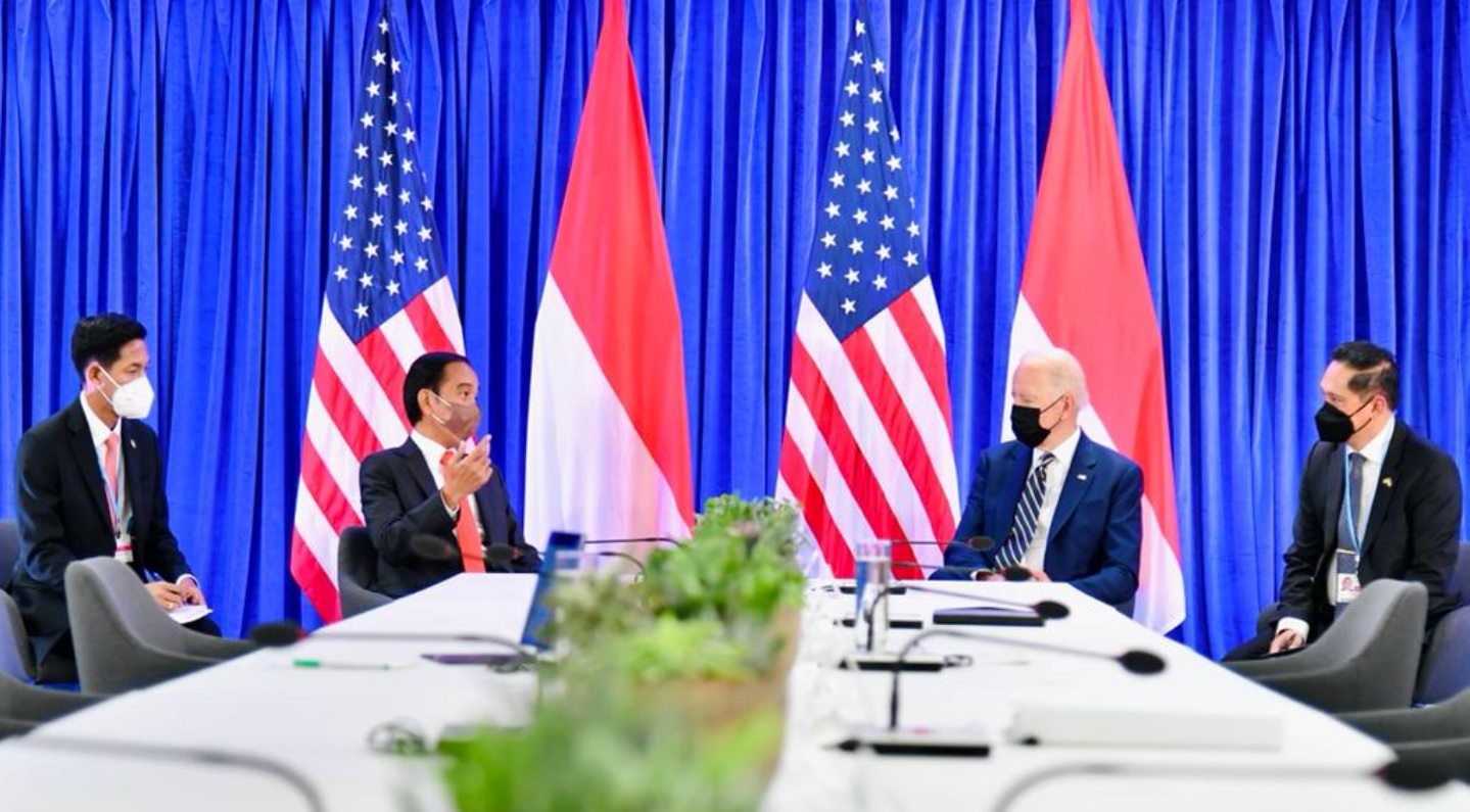 Presiden Joko Widodo membahas sejumlah penguatan kerja sama Indonesia-Amerika Serikat dalam pertemuan bilateral dengan Presiden Amerika Serikat, Joe Biden, di Scottish Event Campus (SEC), Glasgow, Skotlandia, pada Senin, 1 November 2021. Foto: BPMI Setpre