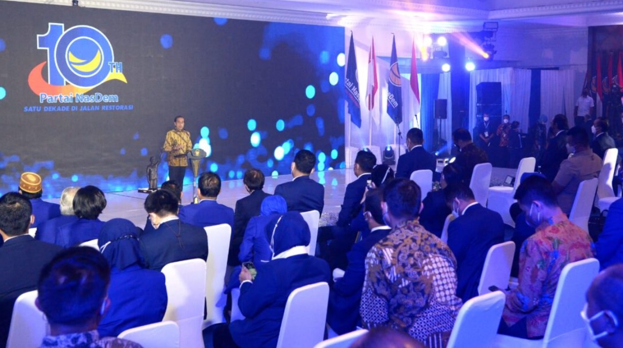 Presiden Joko Widodo menyampaikan sambutan pada peringatan hari ulang tahun (HUT) ke-10 Partai Nasional Demokrat yang digelar di Auditorium Ki Hajar Dewantara, Kampus Akademi Bela Negara, Jakarta, Kamis, 11 November 2021. Foto: BPMI Setpres/Kris