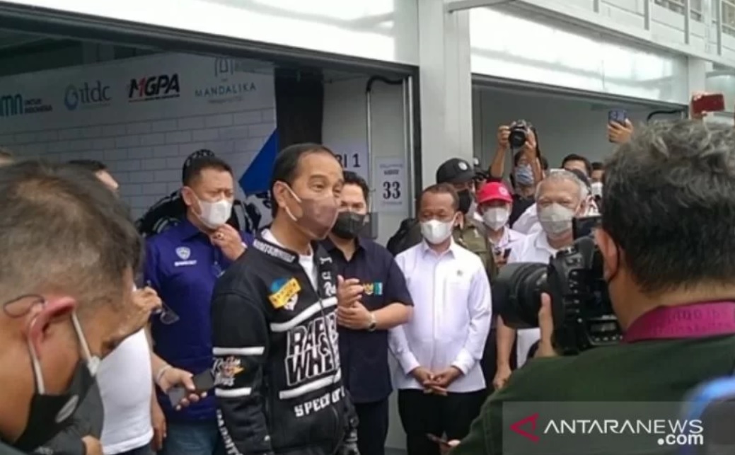 Presiden Jokowi disela peresmian Sirkuit Mandalika di Kabupaten Lombok Tengah, Nusa Tenggara Barat, Jumat (12/11/2021). foto : ANTARA