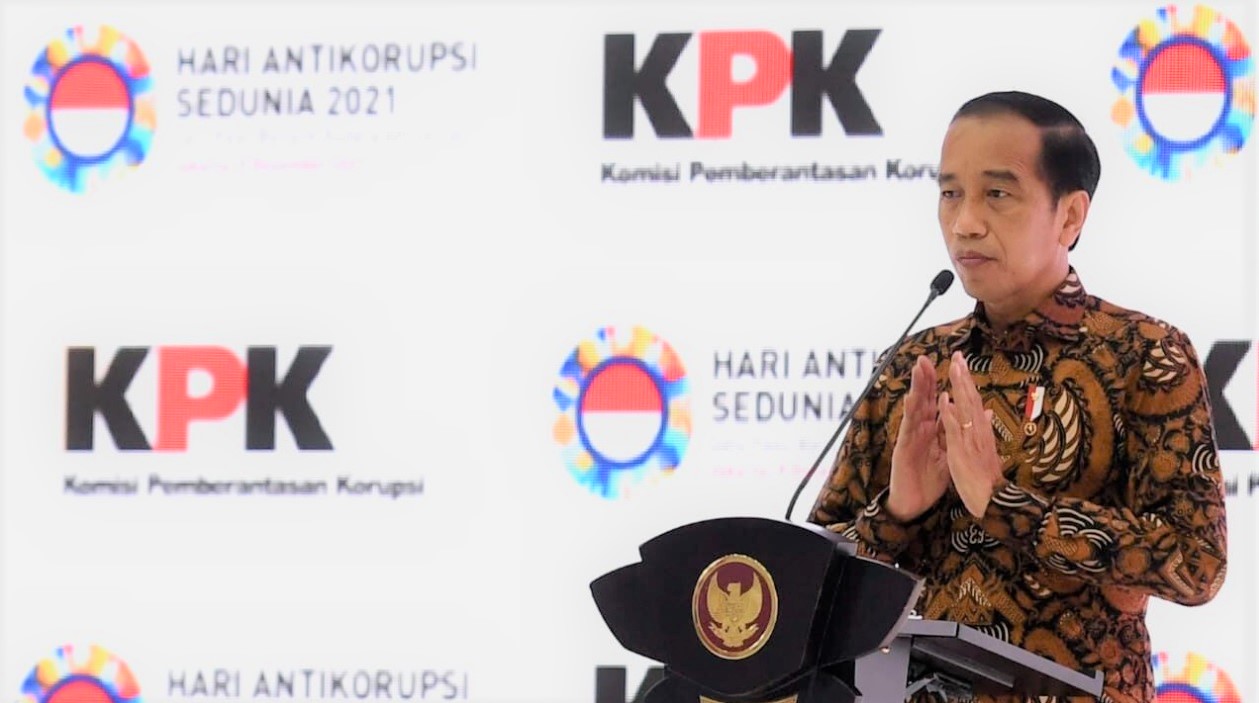 Presiden Joko Widodo memberikan sambutan pada Hari Antikorupsi Sedunia Tahun 2021 di Gedung Merah Putih Komisi Pemberantasan Korupsi (KPK), Jakarta, pada Kamis, 9 Desember 2021. Foto: BPMI Setpres/Rusman