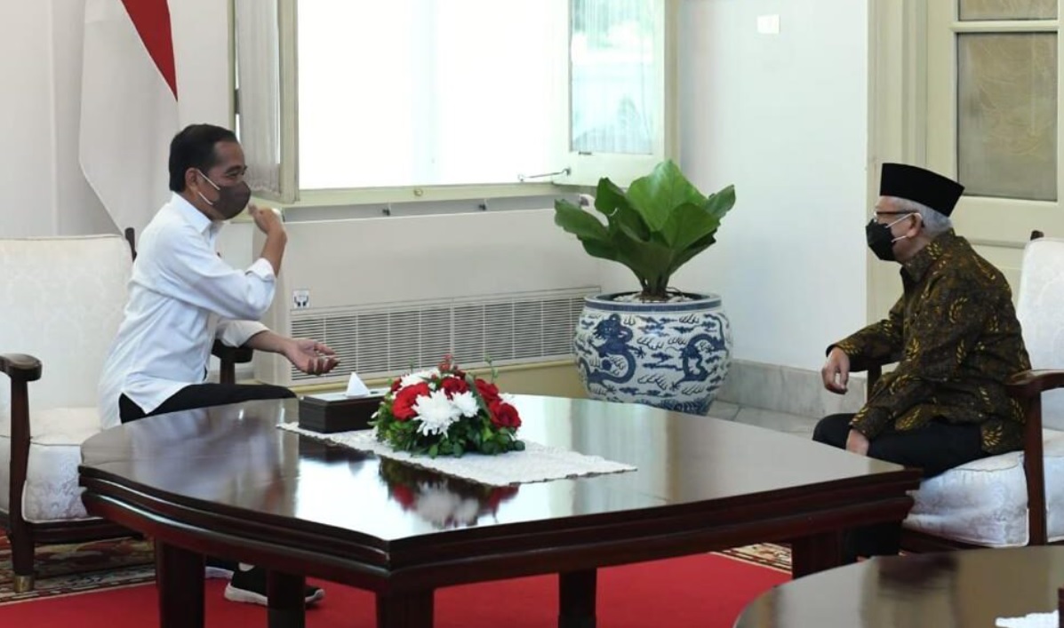 Presiden Joko Widodo bersilaturahmi secara langsung dengan Wakil Presiden (Wapres) Ma'ruf Amin di Ruang Jepara, Istana Merdeka, Jakarta, Senin, 9 Mei 2022. Foto: BPMI Setpres/Kris