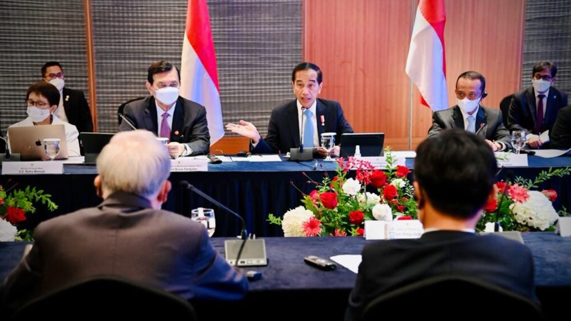 Presiden Joko Widodo menghadiri pertemuan dengan CEO perusahaan-perusahaan Korea Selatan di Lotte Hotel, Seoul, pada Kamis pagi, 28 Juli 2022. Foto: BPMI Setpres/Laily Rachev