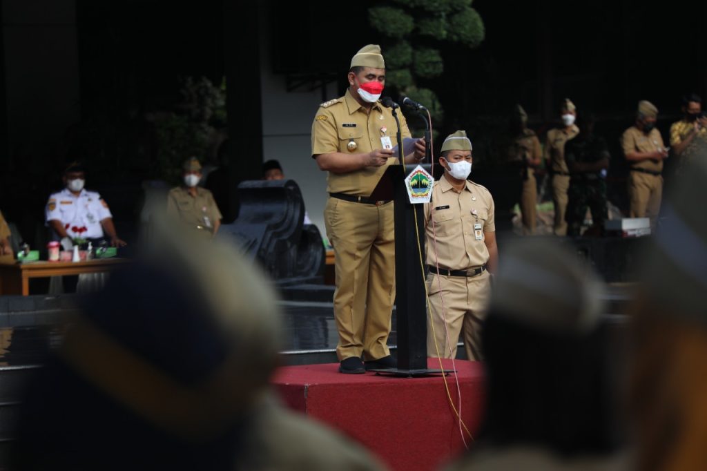 Wakil Gubernur Jawa Tengah Taj Yasin Maimoen saat memimpin upacara Hari Bela Negara ke-74, di Halaman Kantor Gubernur, Senin (19/12/2022). Menurutnya, dimensi bela negara selalu dinamis sesuai tuntutan zaman.