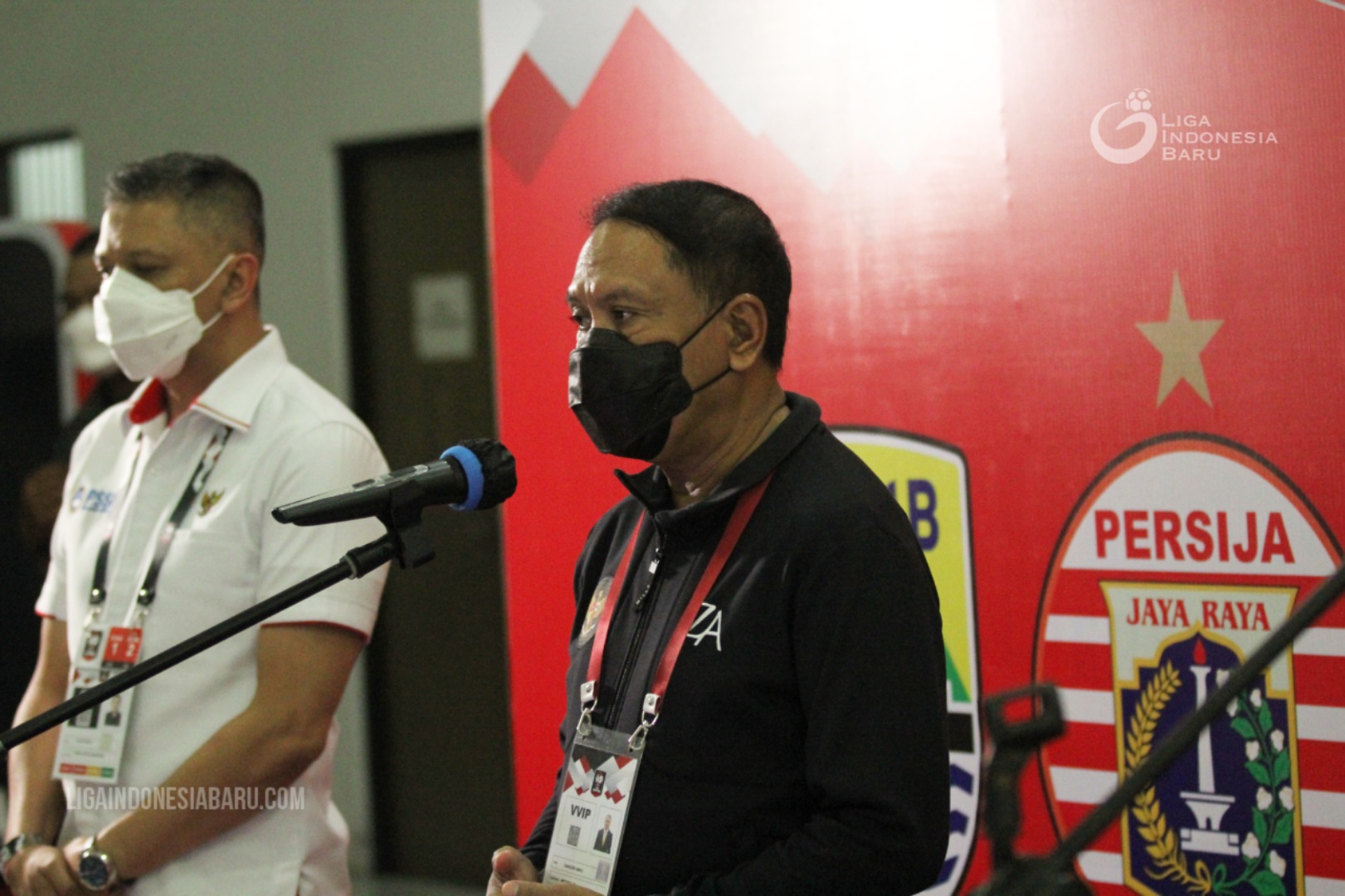 Menpora ketika menghadiri semifinal di Stadion Maguwoharjo. LIB