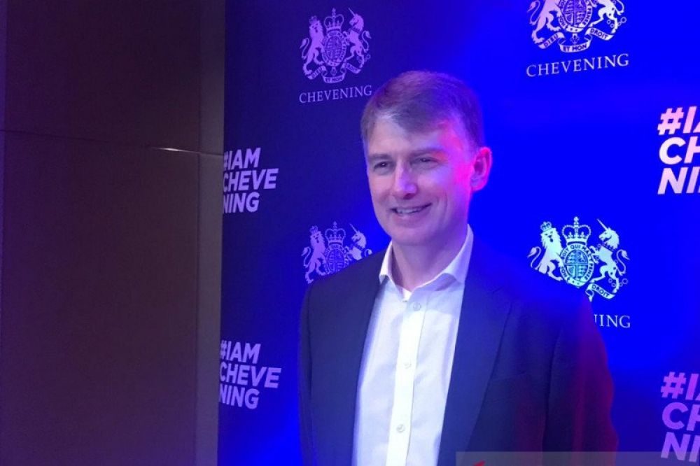 Duta Besar Inggris untuk Indonesia dan Timor Leste, Owen Jenkins, dalam acara penyambutan penerima beasiswa Chevening 2018-2019 di Kedutaan Besar Inggris di Jakarta, Kamis (20/2/2020). (ANTARA/Aria Cindyara)