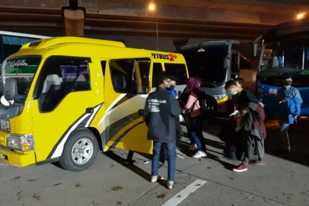 Sejumlah travel diciduk oleh kepolisian karena berupaya untuk menyelundupkan pemudik. ANTARA/HO-Kemenhub.

