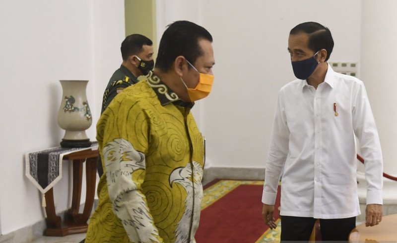 Presiden Joko Widodo (Jokowi) menerima pimpinan MPR RI di Istana Kepresidenan Bogor, Rabu (8/7/2020). (ANTARA/Akbar Nugroho Gumay)

