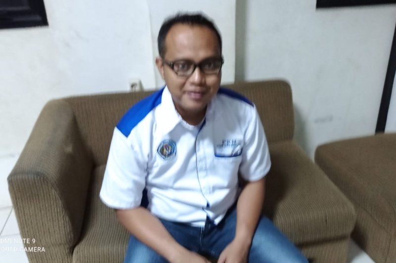 Pengamat politik Haris Hijrah Wicaksana mengatakan konflik Partai Demokrat yang terjadi saat ini sangat berpotensi menjadi partai kecil dan bisa saja tidak mengikuti peserta Pemilu 2024.
