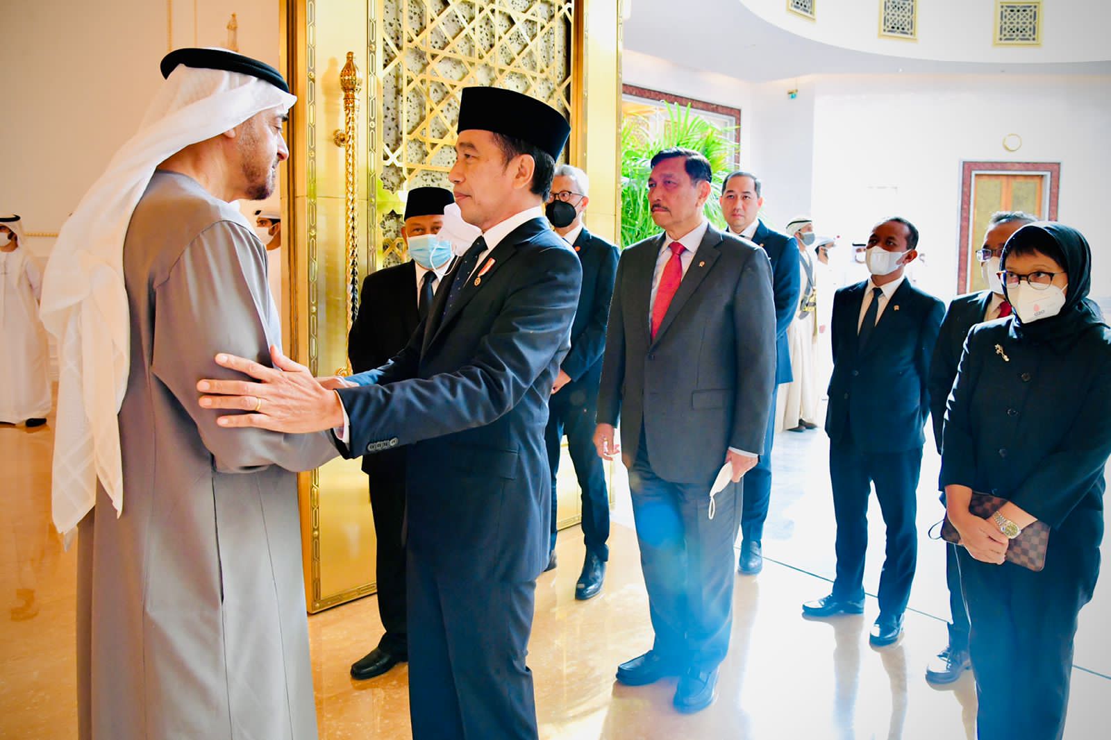 Presiden Jokowi menyampaikan dukacita atas wafatnya Yang Mulia Sheikh Khalifa bin Zayed Al Nahyan (Foto: BPMI Setpres/Laily Rachev)

