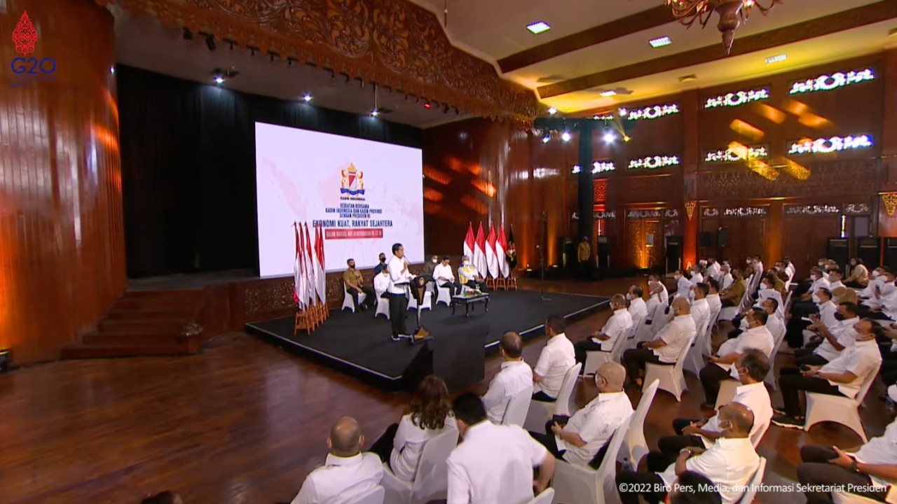 Presiden Jokowi saat memberikan pengarahan kepada KADIN Provinsi Se-Indonesia, di TMII, Jakarta Timur, Selasa (23/08/2022)

