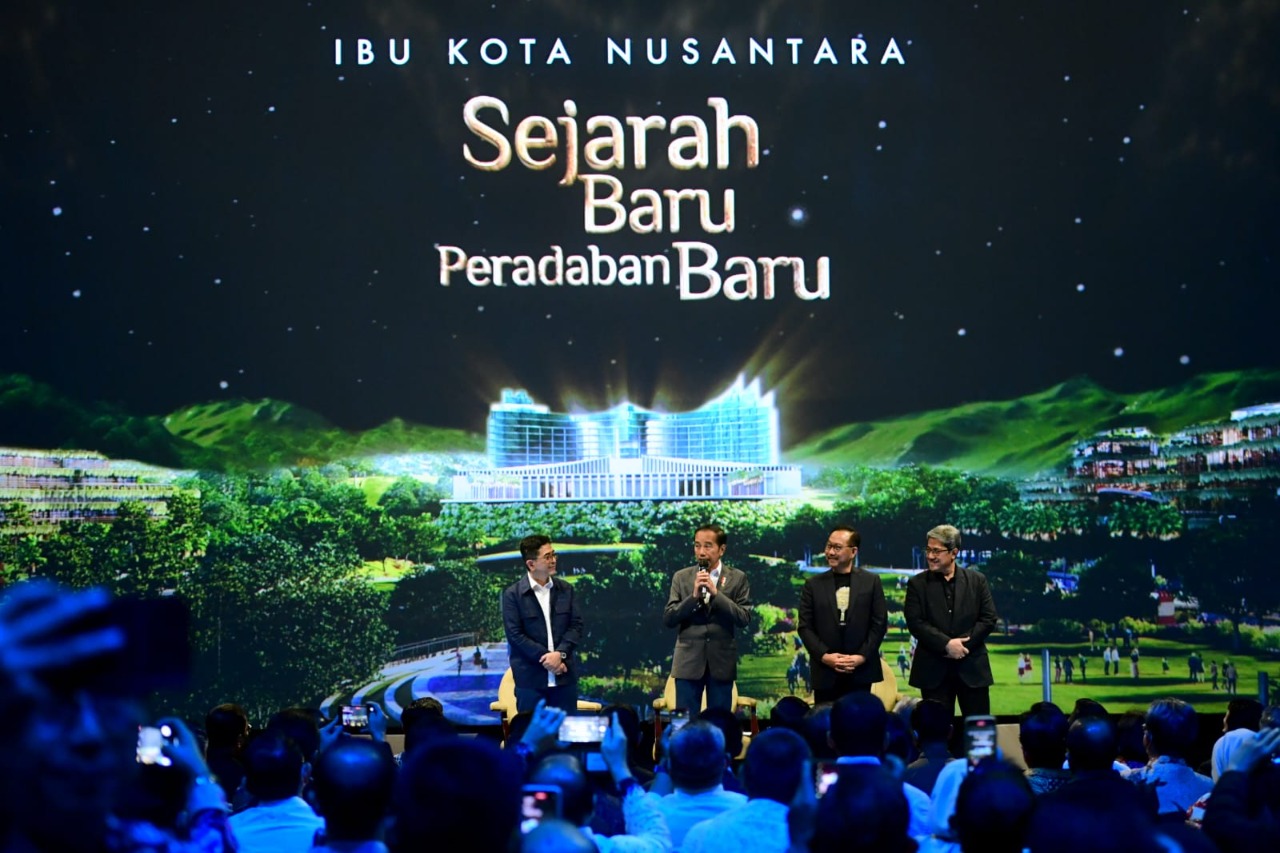 Presiden Joko Widodo menyampaikan sambutannya pada kegiatan Ibu Kota Nusantara Sejarah Baru Peradaban Baru di The Ballroom Djakarta Theater, Jakarta, pada Selasa, 18 Oktober 2022. Foto: BPMI Setpres/Muchlis Jr.