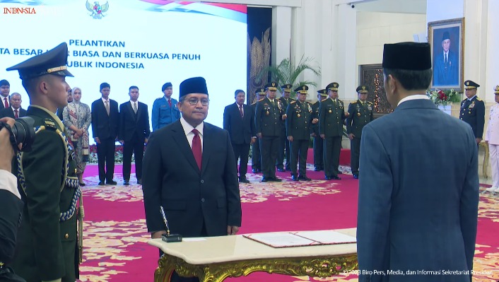 Presiden RI Joko Widodo melantik Sulaiman sebagai Duta Besar Luar Biasa dan Berkuasa Penuh (Dubes LBBP) RI untuk Republik Argentina merangkap Republik Paraguay, dan Republik Oriental Uruguay berkedudukan di Buenos Aires di Istana Negara, Jakarta Rabu (25/