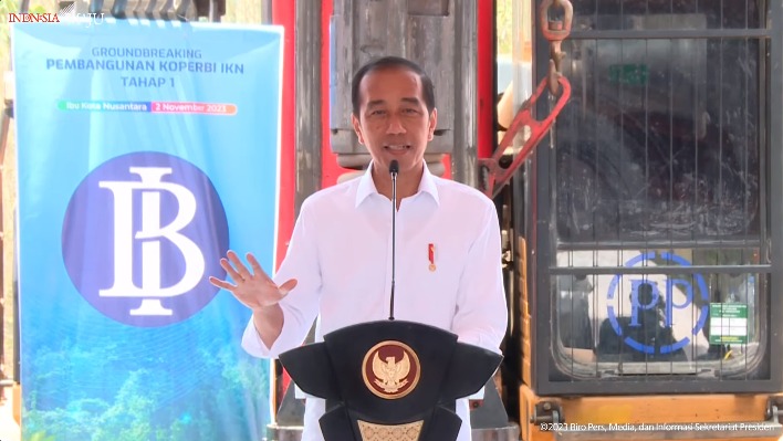 Presiden Jokowi melakukan peletakan batu pertama komplek perkantoran BI, di IKN, Penajam Paser Utara, Kaltim, Kamis (02/11/2023)