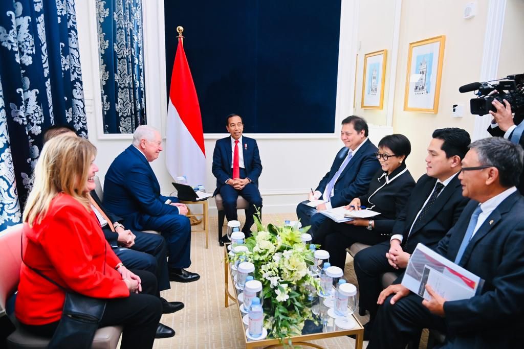Presiden Jokowi menerima Chairman Freeport McMoRan, Richard Adkerson di Hotel Waldorf Astoria, Washington DC, AS, Senin (13/11/2023). (Foto: BPMI Setpres)
