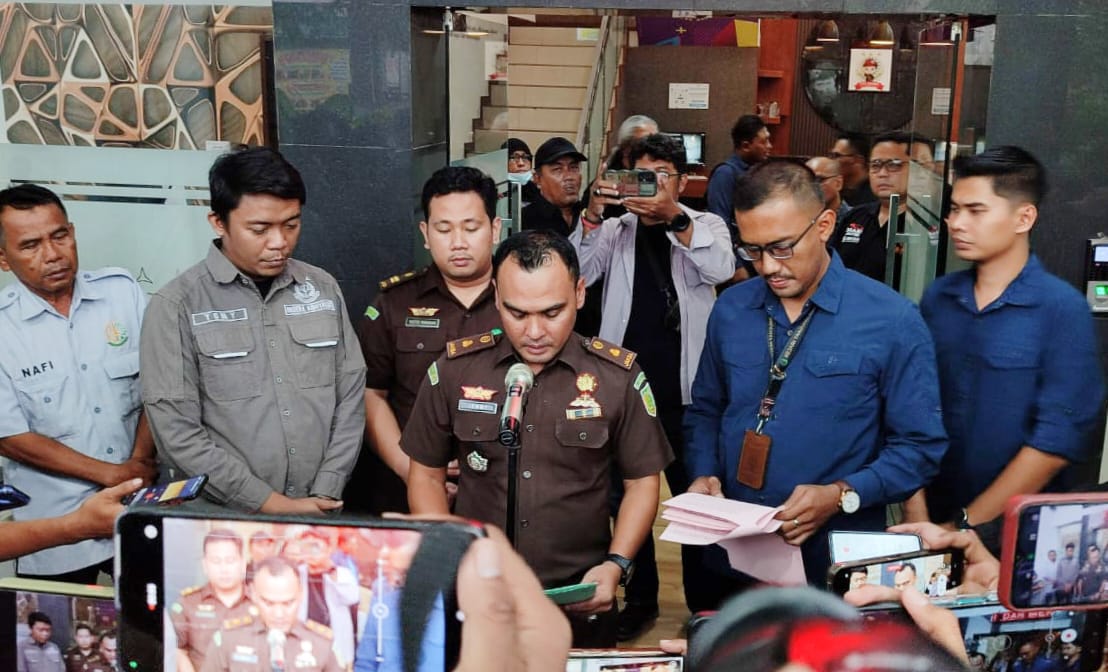 Kejaksaan Negeri Tanjung Perak Surabaya menerima pelimpahan tahap dua perkara dugaan tindak pidana korupsi di Primer Koperasi UPN Veteran Jaswa Timur.