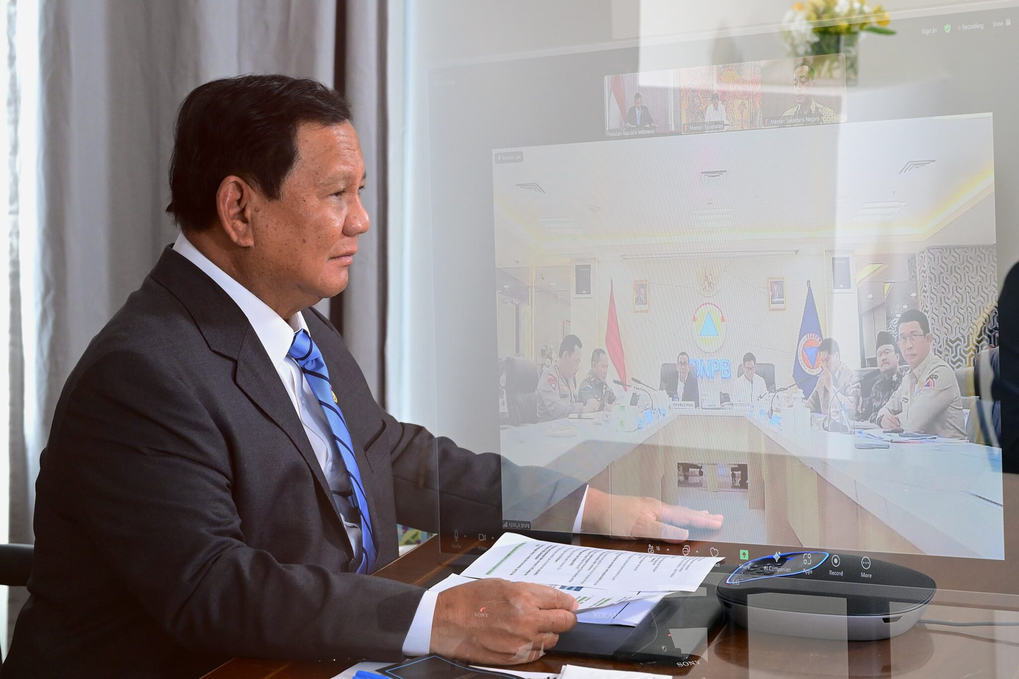 Presiden Prabowo Subianto menggelar Rapat Terbatas melalui Video Conference dengan beberapa jajaran Kabinet Merah Putih, di tengah kunjungannya ke Amerika Serikat, pada Selasa, 12 November 2024, sekitar pukul 10.00 waktu setempat, atau pukul 22.00 WIB, (F