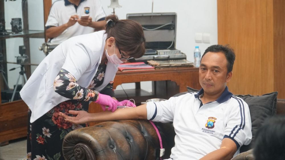 Kapolrestabes Surabaya dan Polsek Jajaran Lakukan Rapid Test