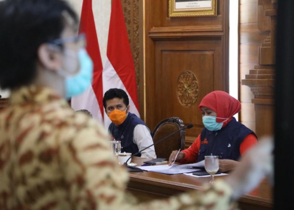 KABAR BAGUS: Gubernur dan Wakil Gubernur mengadakan press conference di gedung negara Grahadi Surabaya terkait tidak bertambahnya pasien Covid-19.  Foto: HMP /Tudji


