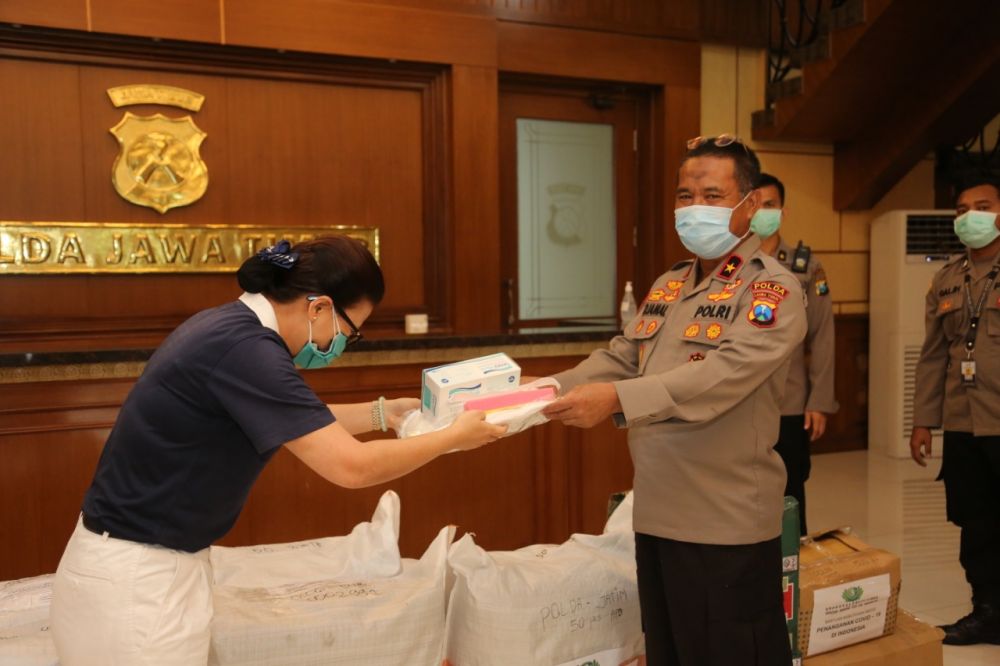 Yayasan Tzu Chi Indonesia Berikan Bantuan Peralatan Medis Ke Polda Jatim