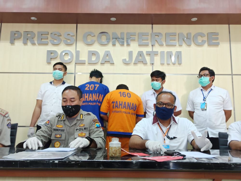 Jumpa pers Kabid humas Polda Jatim Kombes Pol Trunojoyo Wisnu di Mapolda Jatim. ( foto : hmp/riski ) 