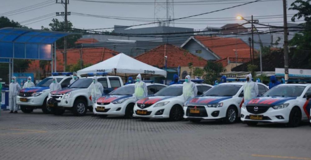 Jajaran Satlantas Polrestabes Surabaya dibekali APD. (foto : ris/hmp)