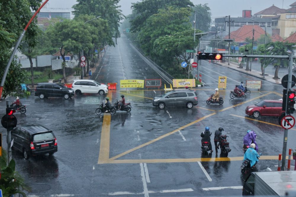 Physical Distancing Jalan Darmo hingga Jalan Tunjungan Surabaya. (foto : Zul/hmp)