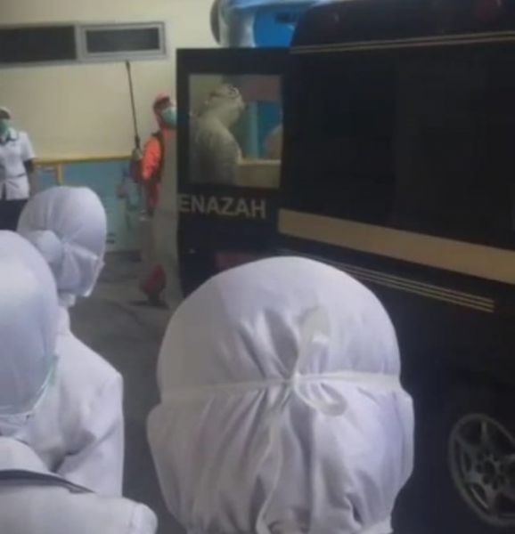 Suasana RS Siloam saat melepas jenazah almarhumah Hastuti. ( foto : gun/hmp)