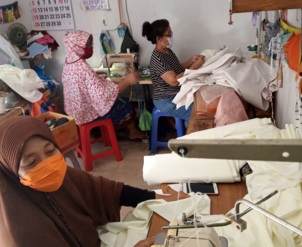 Rumah UMKM produksi masker Dinas Perdagangan Surabaya. (foto: ton/hmp) 