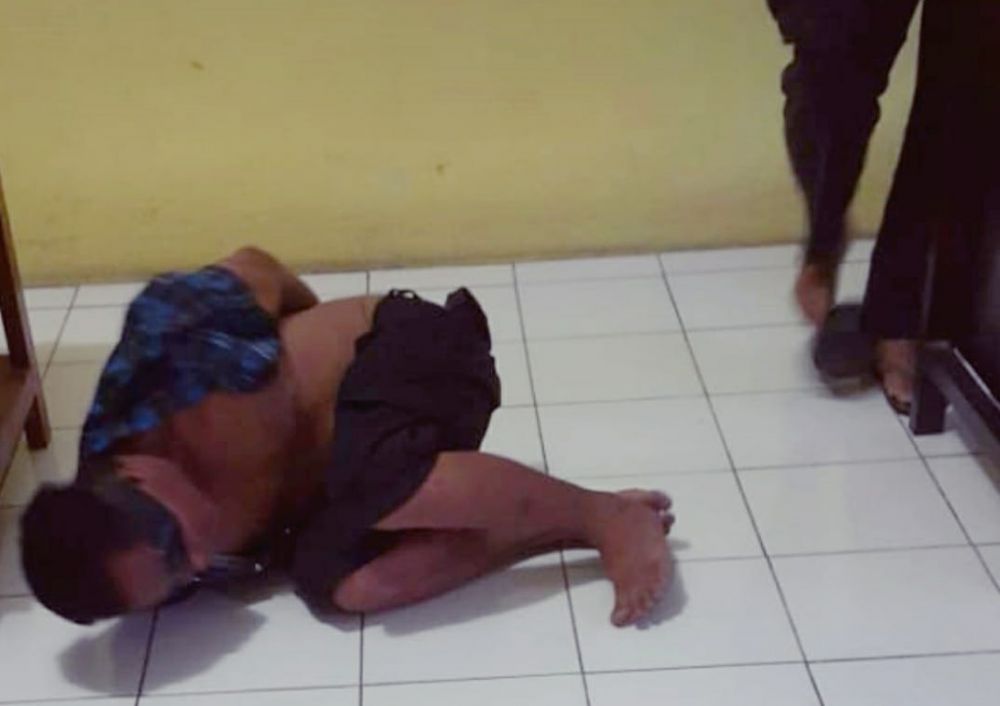 Tersangka SS diringkus Polsek Bungah Gresik. ( foto : yar/hmp)