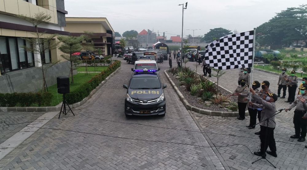 Saat pemberangkatan 3.600 paket sembako di Mapolresta Sidoarjo. (foto : bil/hmp) 