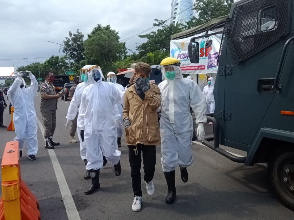 Salah seorang inisial S yang diduga ODP terjaring petugas. ( foto : ris/hmp)