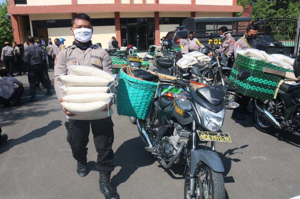 Laksanakan Instruksi Kapolri, Polres Bojonegoro Salurkan Bantuan