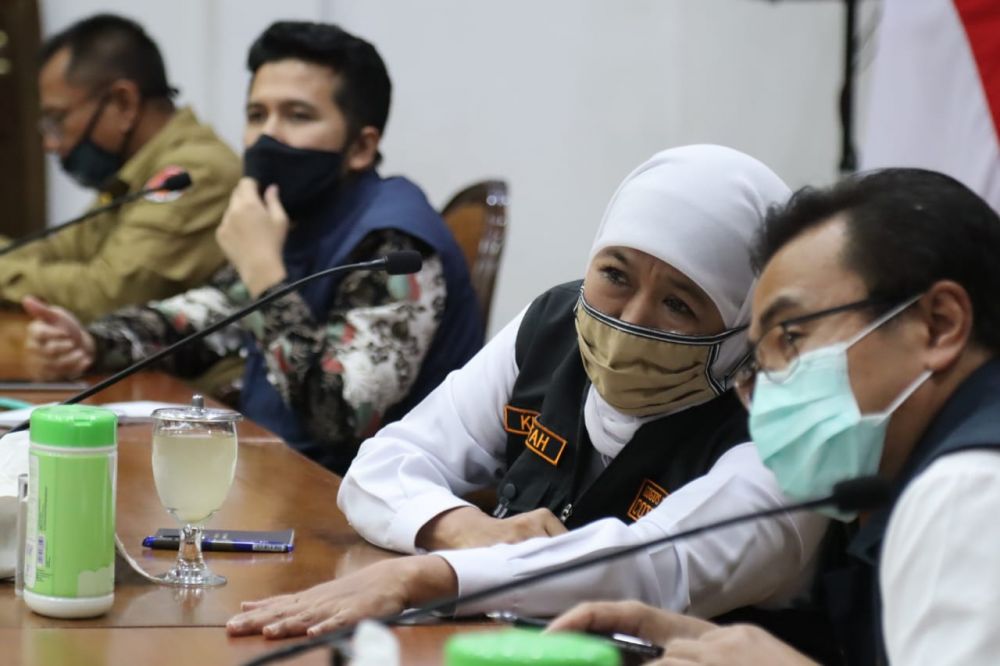 Gubernur, Wagub Jatim dan dr Joni (Foto: ist)