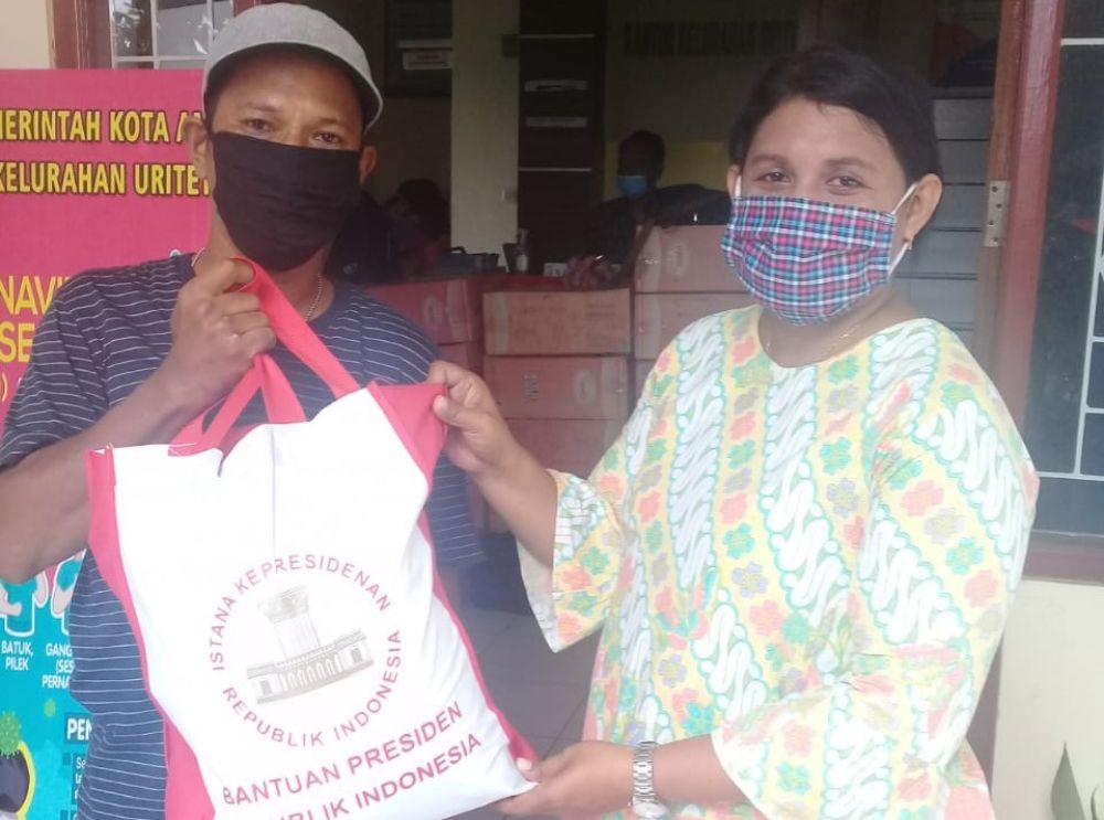 Paket bantuan sembako Presiden bagi warga terdampak wabah COVID-19 akan mulai disalurkan kepada warga penerima bantuan di Kota Ambon. (FOTO: HMP/BOY)


